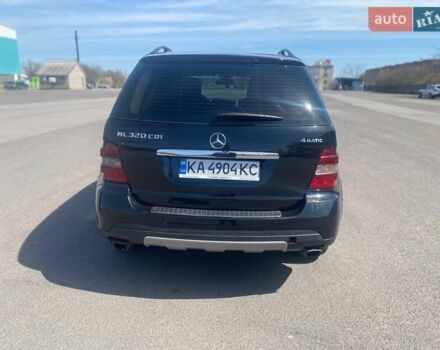 Черный Мерседес М-Класс, объемом двигателя 3 л и пробегом 200 тыс. км за 12000 $, фото 6 на Automoto.ua