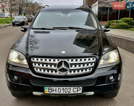 Чорний Мерседес М-Клас, об'ємом двигуна 3 л та пробігом 255 тис. км за 14000 $, фото 3 на Automoto.ua