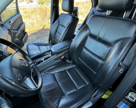 Черный Мерседес М-Класс, объемом двигателя 5.5 л и пробегом 310 тыс. км за 14000 $, фото 8 на Automoto.ua