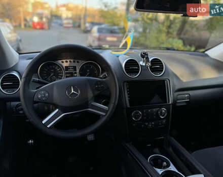 Чорний Мерседес М-Клас, об'ємом двигуна 2.99 л та пробігом 276 тис. км за 15799 $, фото 10 на Automoto.ua