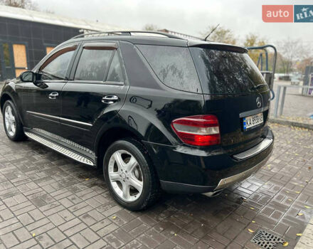 Черный Мерседес М-Класс, объемом двигателя 3.5 л и пробегом 276 тыс. км за 10499 $, фото 3 на Automoto.ua