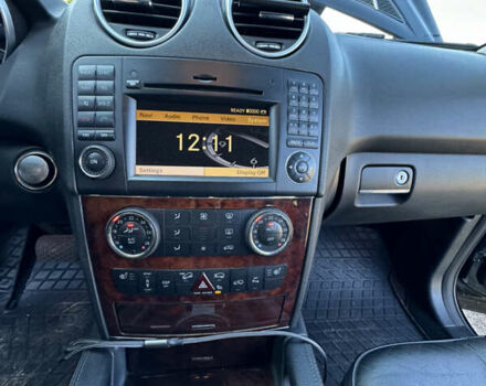 Черный Мерседес М-Класс, объемом двигателя 5.5 л и пробегом 310 тыс. км за 14000 $, фото 9 на Automoto.ua