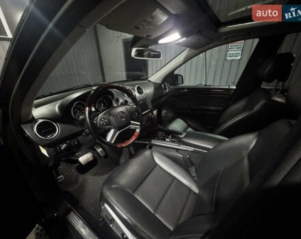 Черный Мерседес М-Класс, объемом двигателя 3.5 л и пробегом 196 тыс. км за 15000 $, фото 19 на Automoto.ua