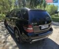 Черный Мерседес М-Класс, объемом двигателя 3.5 л и пробегом 235 тыс. км за 9999 $, фото 5 на Automoto.ua