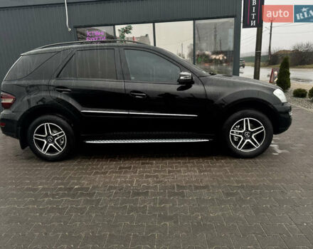 Черный Мерседес М-Класс, объемом двигателя 3.5 л и пробегом 196 тыс. км за 15000 $, фото 50 на Automoto.ua