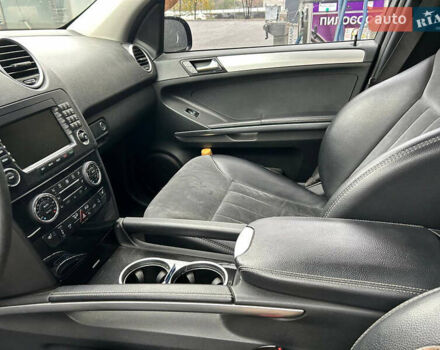 Черный Мерседес М-Класс, объемом двигателя 3.5 л и пробегом 276 тыс. км за 10499 $, фото 8 на Automoto.ua