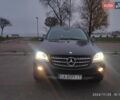 Черный Мерседес М-Класс, объемом двигателя 3.5 л и пробегом 237 тыс. км за 12000 $, фото 7 на Automoto.ua
