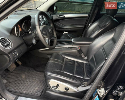Черный Мерседес М-Класс, объемом двигателя 3.5 л и пробегом 192 тыс. км за 12500 $, фото 10 на Automoto.ua