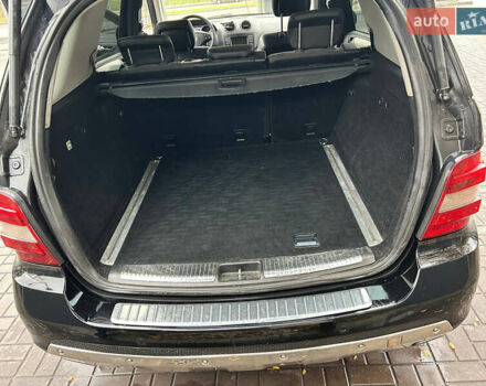 Черный Мерседес М-Класс, объемом двигателя 3.5 л и пробегом 276 тыс. км за 10499 $, фото 12 на Automoto.ua