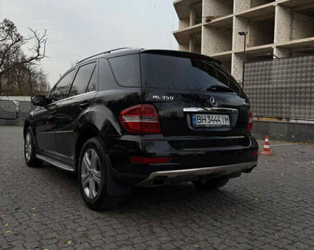 Черный Мерседес М-Класс, объемом двигателя 3.5 л и пробегом 192 тыс. км за 12500 $, фото 3 на Automoto.ua