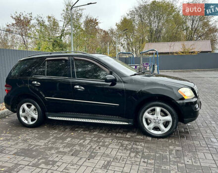 Черный Мерседес М-Класс, объемом двигателя 3.5 л и пробегом 276 тыс. км за 10499 $, фото 1 на Automoto.ua