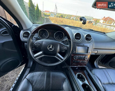 Черный Мерседес М-Класс, объемом двигателя 5.5 л и пробегом 310 тыс. км за 14000 $, фото 19 на Automoto.ua