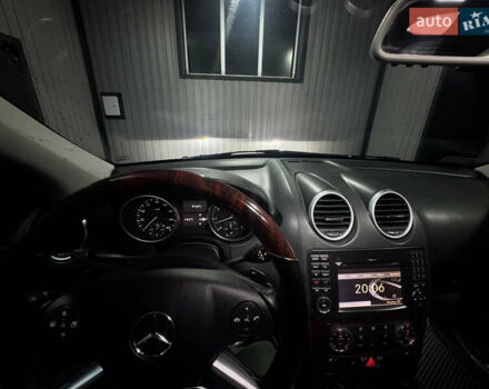 Черный Мерседес М-Класс, объемом двигателя 3.5 л и пробегом 196 тыс. км за 15000 $, фото 3 на Automoto.ua