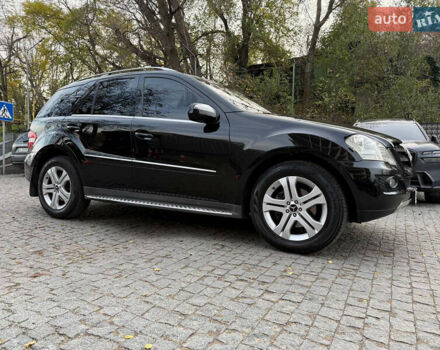 Черный Мерседес М-Класс, объемом двигателя 3.5 л и пробегом 192 тыс. км за 12500 $, фото 5 на Automoto.ua