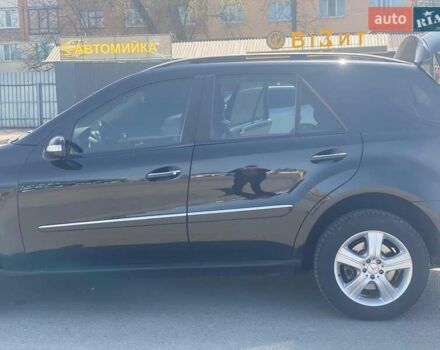 Черный Мерседес М-Класс, объемом двигателя 3 л и пробегом 200 тыс. км за 12000 $, фото 4 на Automoto.ua