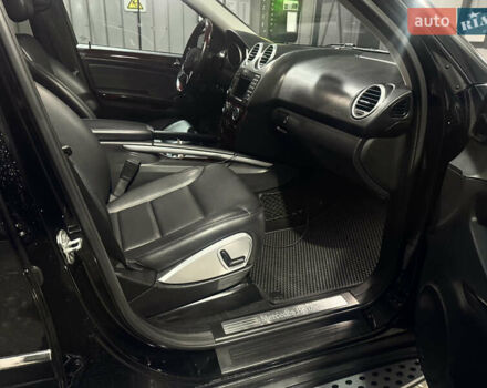 Черный Мерседес М-Класс, объемом двигателя 3.5 л и пробегом 196 тыс. км за 15000 $, фото 22 на Automoto.ua