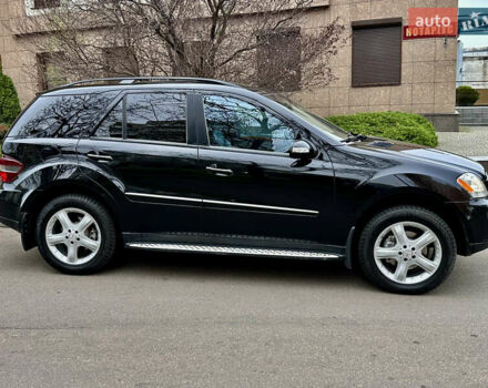 Чорний Мерседес М-Клас, об'ємом двигуна 3 л та пробігом 255 тис. км за 14000 $, фото 7 на Automoto.ua