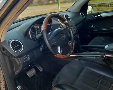 Черный Мерседес М-Класс, объемом двигателя 3 л и пробегом 319 тыс. км за 14000 $, фото 7 на Automoto.ua