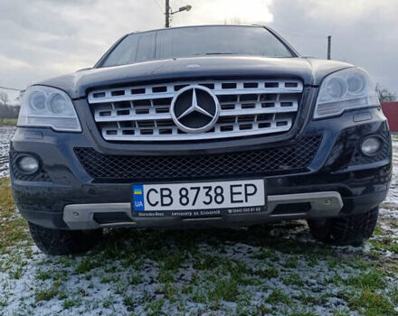 Черный Мерседес М-Класс, объемом двигателя 3 л и пробегом 301 тыс. км за 12800 $, фото 2 на Automoto.ua