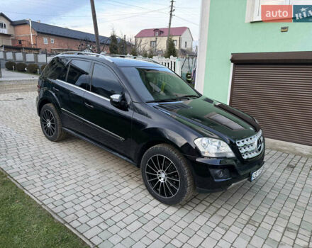 Черный Мерседес М-Класс, объемом двигателя 3 л и пробегом 177 тыс. км за 15300 $, фото 5 на Automoto.ua