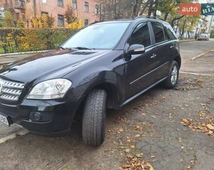 Черный Мерседес М-Класс, объемом двигателя 2.99 л и пробегом 281 тыс. км за 14000 $, фото 2 на Automoto.ua