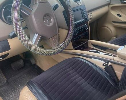 Черный Мерседес М-Класс, объемом двигателя 3 л и пробегом 200 тыс. км за 12000 $, фото 10 на Automoto.ua