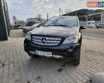 Черный Мерседес М-Класс, объемом двигателя 3.5 л и пробегом 250 тыс. км за 11000 $, фото 4 на Automoto.ua
