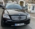 Черный Мерседес М-Класс, объемом двигателя 3.5 л и пробегом 100 тыс. км за 15000 $, фото 6 на Automoto.ua