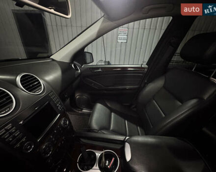 Черный Мерседес М-Класс, объемом двигателя 3.5 л и пробегом 196 тыс. км за 15000 $, фото 17 на Automoto.ua