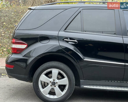 Черный Мерседес М-Класс, объемом двигателя 3.5 л и пробегом 265 тыс. км за 14300 $, фото 26 на Automoto.ua