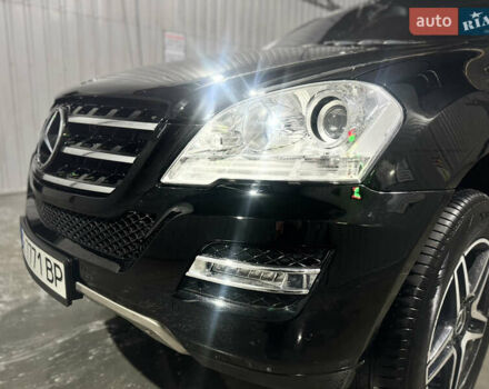 Черный Мерседес М-Класс, объемом двигателя 3.5 л и пробегом 196 тыс. км за 15000 $, фото 37 на Automoto.ua