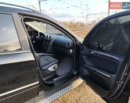 Черный Мерседес М-Класс, объемом двигателя 2.99 л и пробегом 310 тыс. км за 12500 $, фото 12 на Automoto.ua