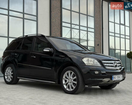 Черный Мерседес М-Класс, объемом двигателя 3 л и пробегом 300 тыс. км за 12000 $, фото 6 на Automoto.ua