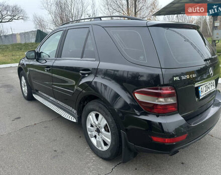 Черный Мерседес М-Класс, объемом двигателя 2.99 л и пробегом 480 тыс. км за 13500 $, фото 3 на Automoto.ua