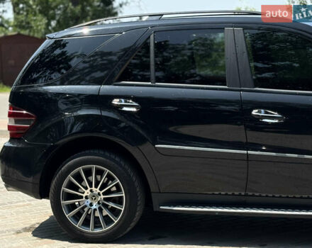 Черный Мерседес М-Класс, объемом двигателя 3.5 л и пробегом 287 тыс. км за 10500 $, фото 5 на Automoto.ua