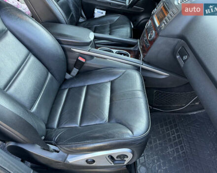 Черный Мерседес М-Класс, объемом двигателя 5.5 л и пробегом 310 тыс. км за 14000 $, фото 15 на Automoto.ua