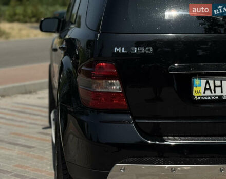 Черный Мерседес М-Класс, объемом двигателя 3.5 л и пробегом 287 тыс. км за 10500 $, фото 11 на Automoto.ua