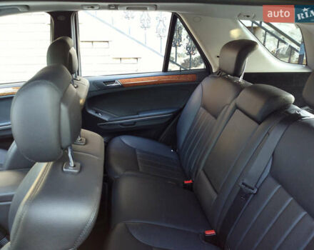 Черный Мерседес М-Класс, объемом двигателя 3.5 л и пробегом 290 тыс. км за 10500 $, фото 1 на Automoto.ua