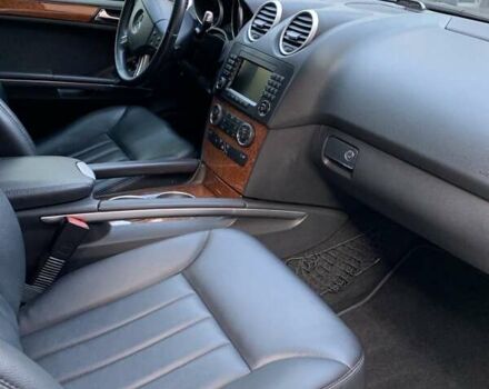 Черный Мерседес М-Класс, объемом двигателя 3.5 л и пробегом 100 тыс. км за 15000 $, фото 2 на Automoto.ua