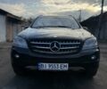Черный Мерседес М-Класс, объемом двигателя 3.5 л и пробегом 221 тыс. км за 11800 $, фото 1 на Automoto.ua
