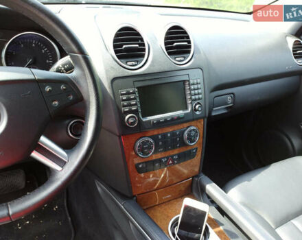 Черный Мерседес М-Класс, объемом двигателя 3.5 л и пробегом 290 тыс. км за 10500 $, фото 2 на Automoto.ua