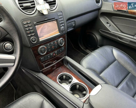 Черный Мерседес М-Класс, объемом двигателя 3.5 л и пробегом 265 тыс. км за 14300 $, фото 53 на Automoto.ua