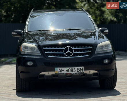 Черный Мерседес М-Класс, объемом двигателя 3.5 л и пробегом 287 тыс. км за 10500 $, фото 1 на Automoto.ua