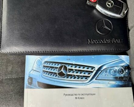 Черный Мерседес М-Класс, объемом двигателя 3.5 л и пробегом 174 тыс. км за 10999 $, фото 78 на Automoto.ua