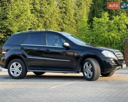 Чорний Мерседес М-Клас, об'ємом двигуна 3 л та пробігом 265 тис. км за 14500 $, фото 4 на Automoto.ua