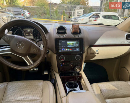 Черный Мерседес М-Класс, объемом двигателя 6.21 л и пробегом 174 тыс. км за 18999 $, фото 10 на Automoto.ua