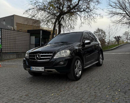 Черный Мерседес М-Класс, объемом двигателя 3.5 л и пробегом 192 тыс. км за 12500 $, фото 6 на Automoto.ua