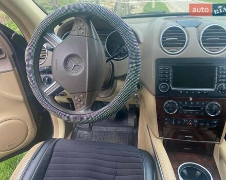 Черный Мерседес М-Класс, объемом двигателя 3 л и пробегом 200 тыс. км за 12000 $, фото 11 на Automoto.ua