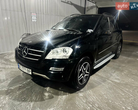 Черный Мерседес М-Класс, объемом двигателя 3.5 л и пробегом 196 тыс. км за 15000 $, фото 31 на Automoto.ua