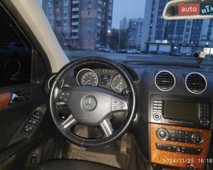 Черный Мерседес М-Класс, объемом двигателя 3.5 л и пробегом 237 тыс. км за 12000 $, фото 18 на Automoto.ua